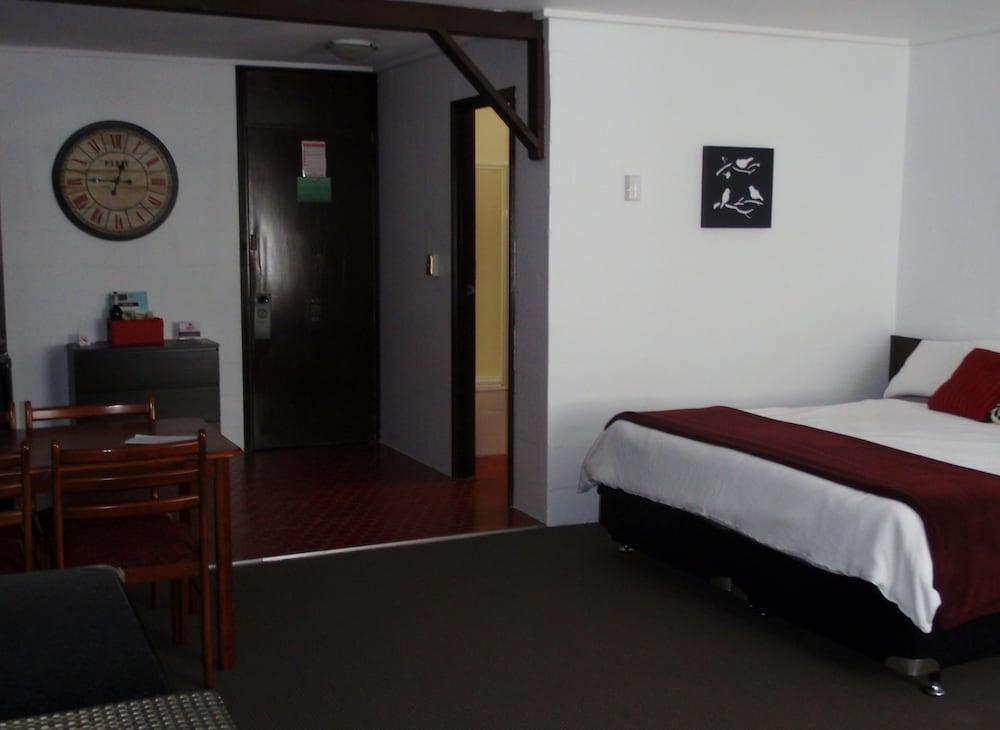 West Coaster Motel Queenstown Room photo