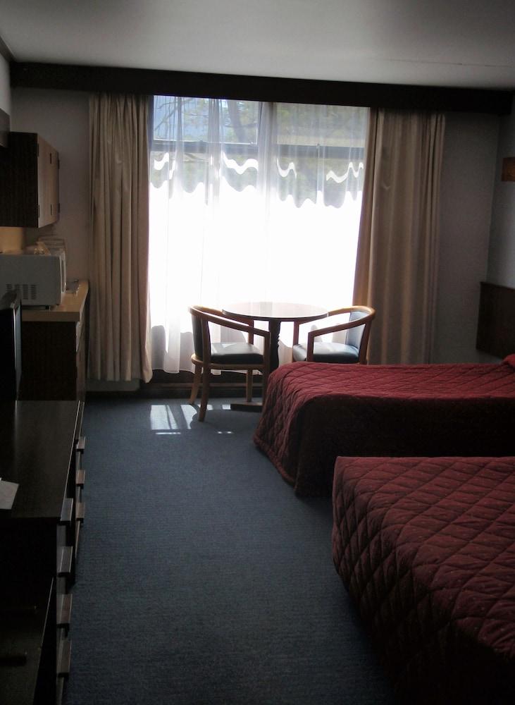 West Coaster Motel Queenstown Exterior photo